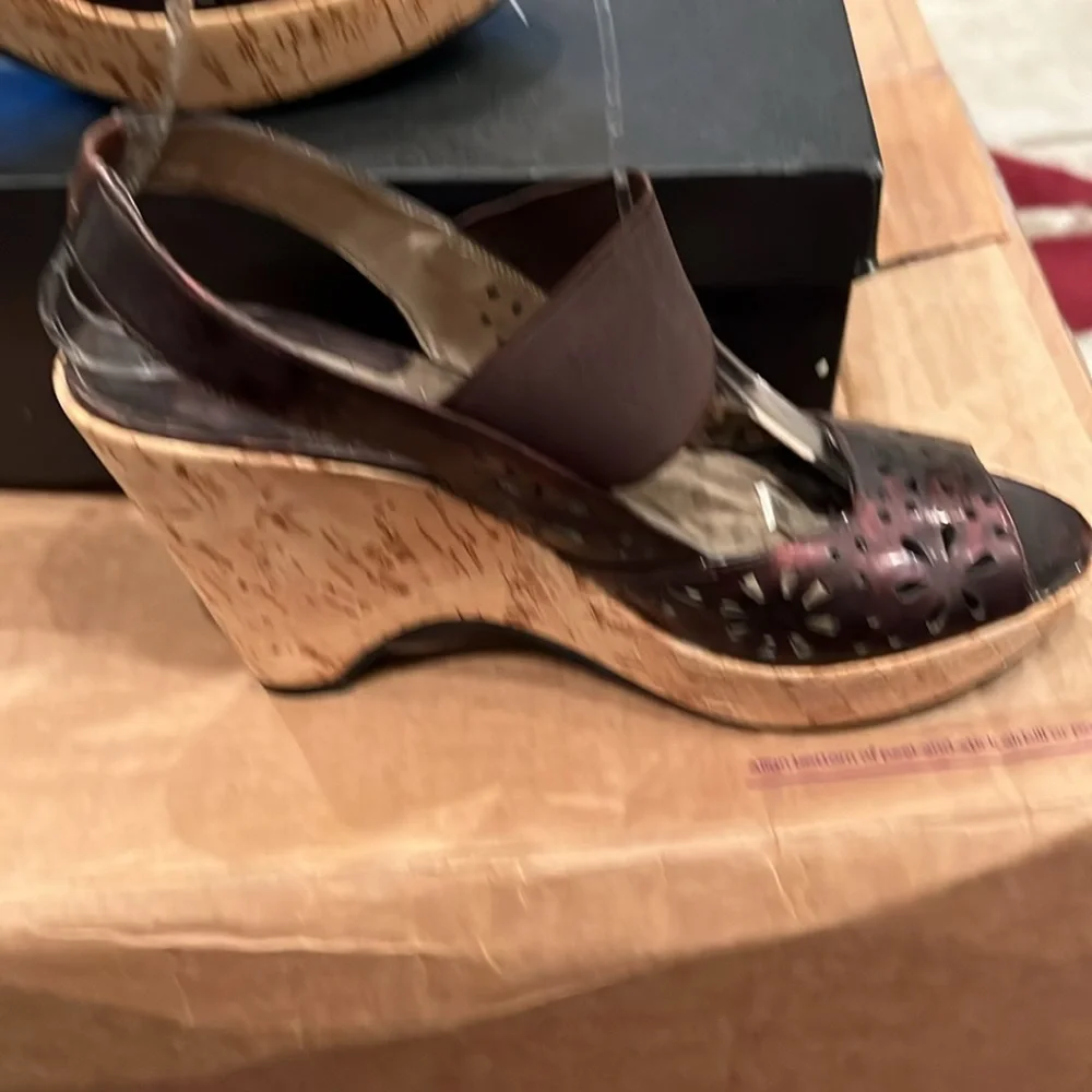 Vaneli Lazer Cut Cork Heel Wedge in Burgundy Patent Sz 7 1/2 M
